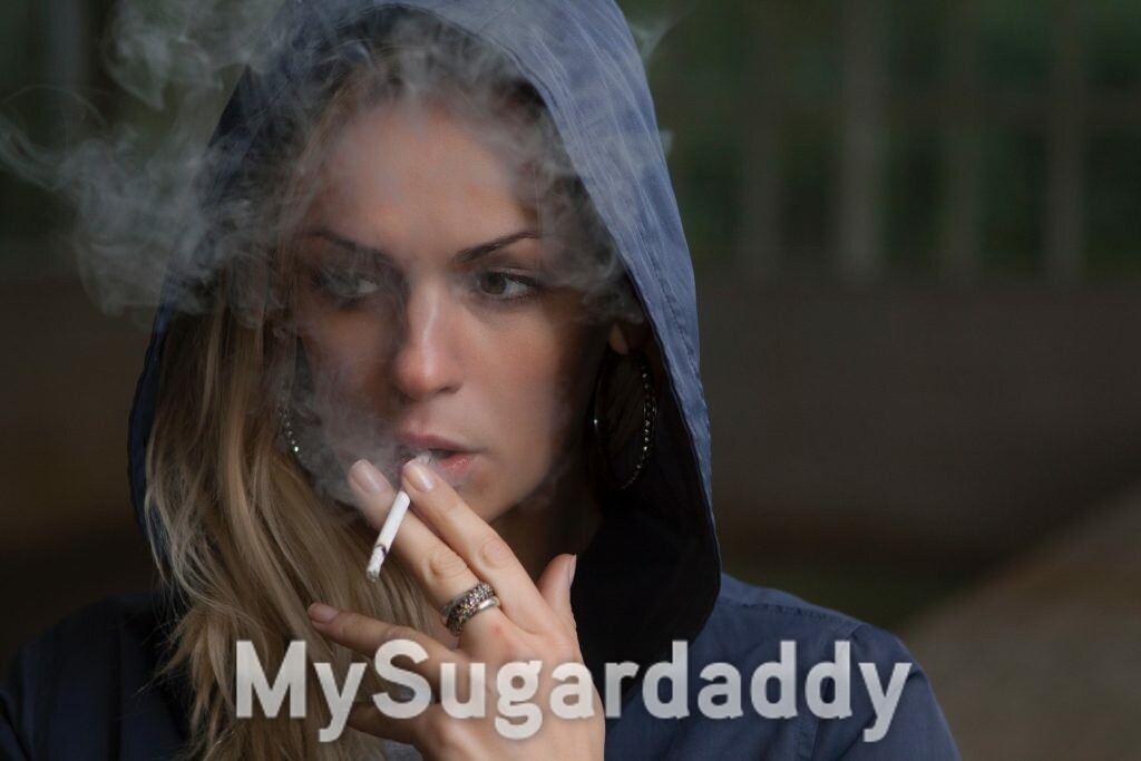 menina com stresse fumando