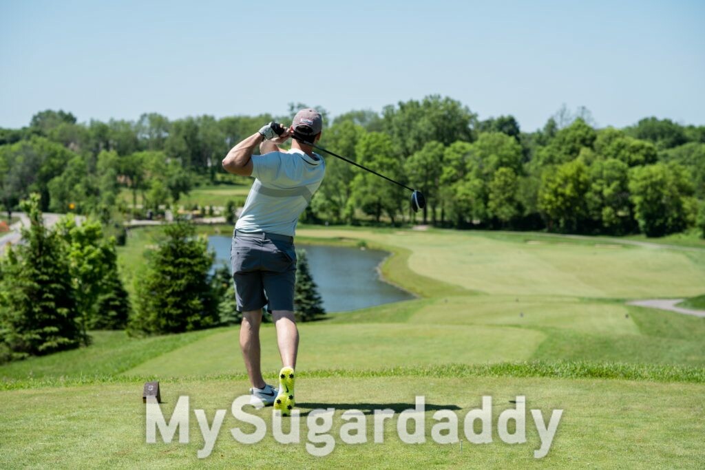 Homem jogando Golf